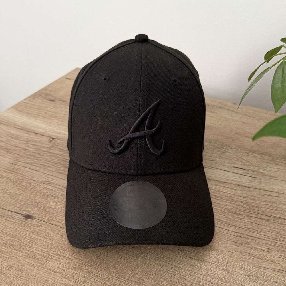 New Era Atlanta Braves MLB All Blackout Blacked Out 39Thirty Flex Fit Hat Cap ML